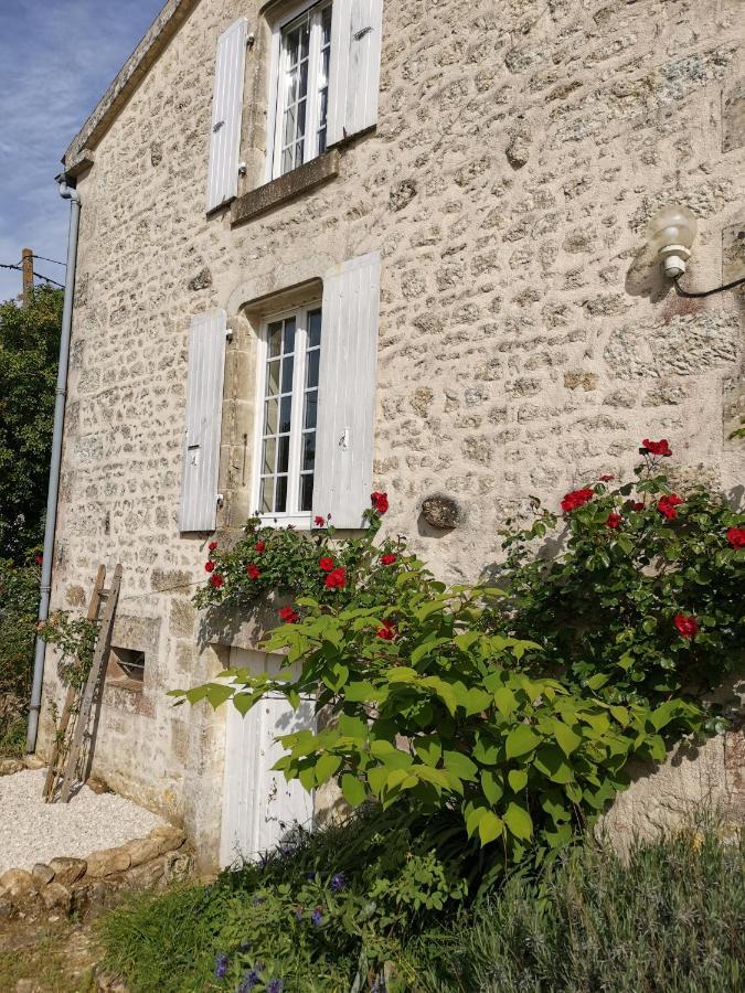Gite 4 Etoiles Avec Hebergement Insolite - 10 Personnes Foussais Eksteriør bilde