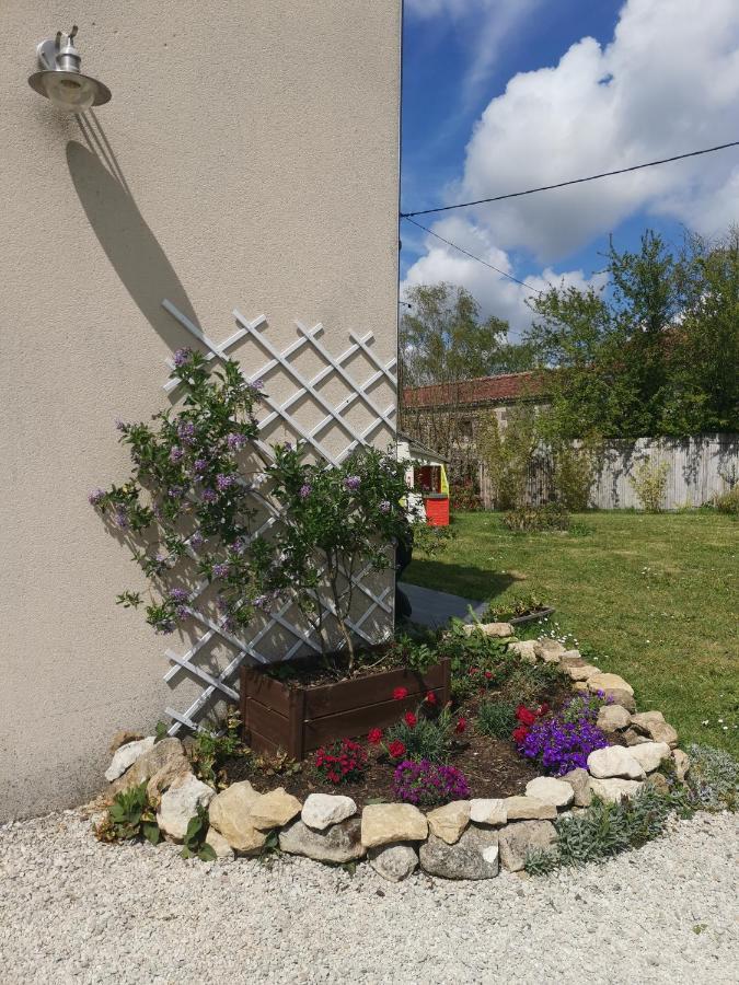 Gite 4 Etoiles Avec Hebergement Insolite - 10 Personnes Foussais Eksteriør bilde